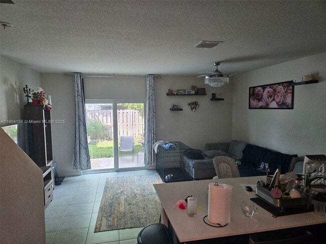 Building Photo - 392 NW 11th Ct