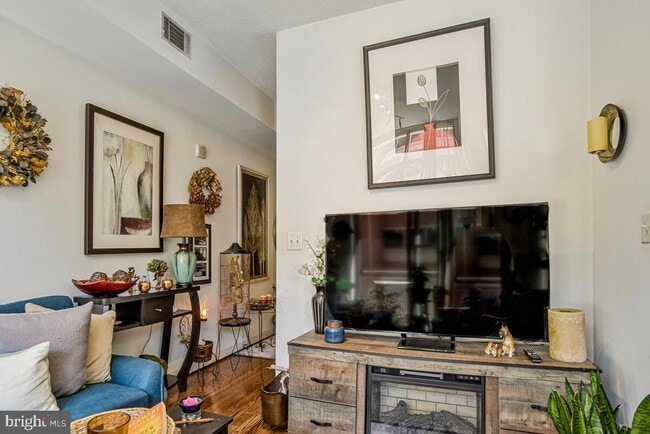 Building Photo - 157 Fleet St