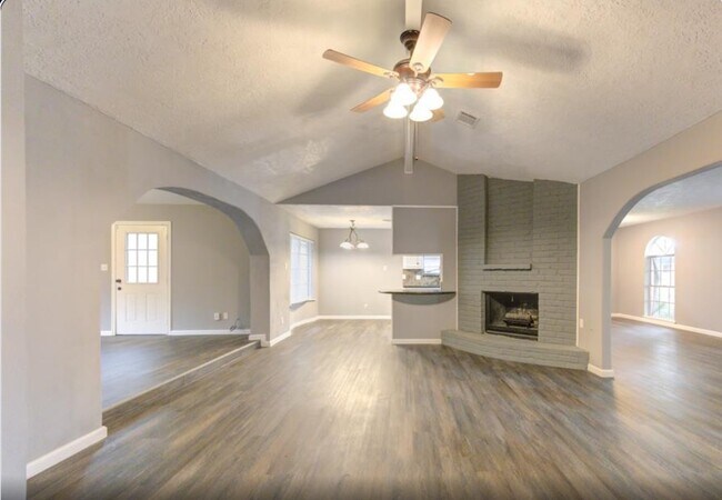 Building Photo - 10727 Sagewillow Ln