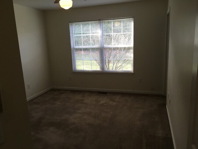 Building Photo - MFI Single Family, Heather Road