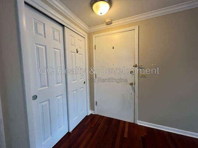 Building Photo - 1247 E Washington St