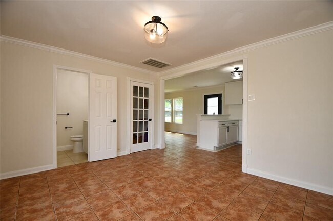 Building Photo - 10946 Fullerton Dr