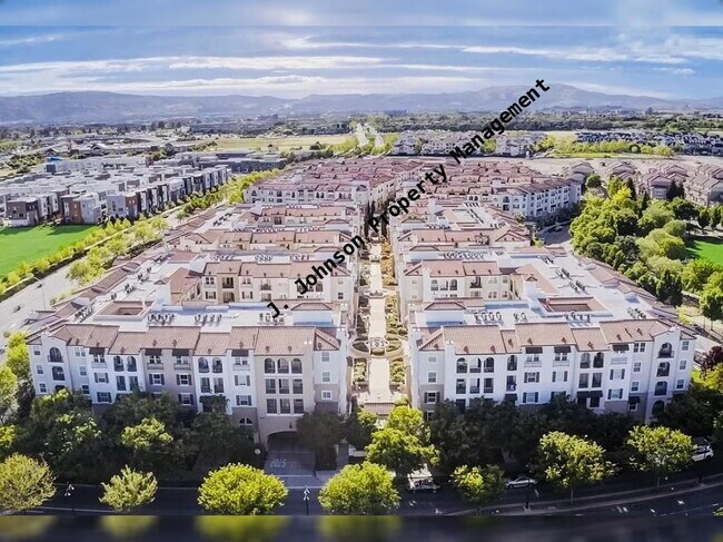 Building Photo - 2 bedroom 2 bath condo