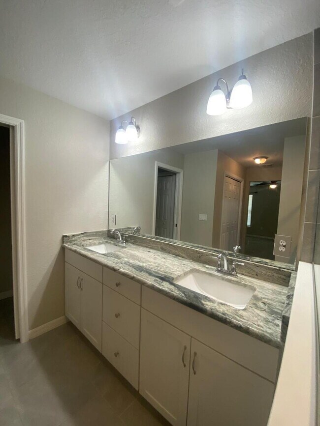 Building Photo - Charming 3-Bedroom Home on Nearly 1 Acre –...