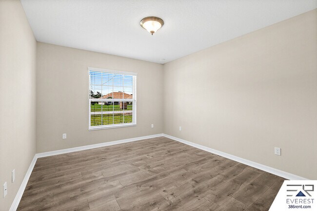 Building Photo - 10 Lysander Ln