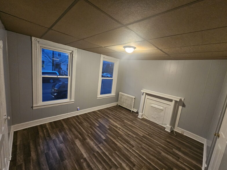 Building Photo - 146 Quail St
