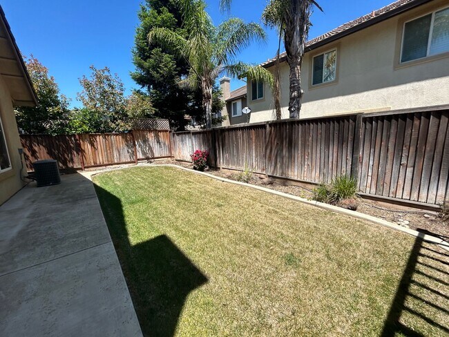 Building Photo - Nice Oakdale home on corner lot