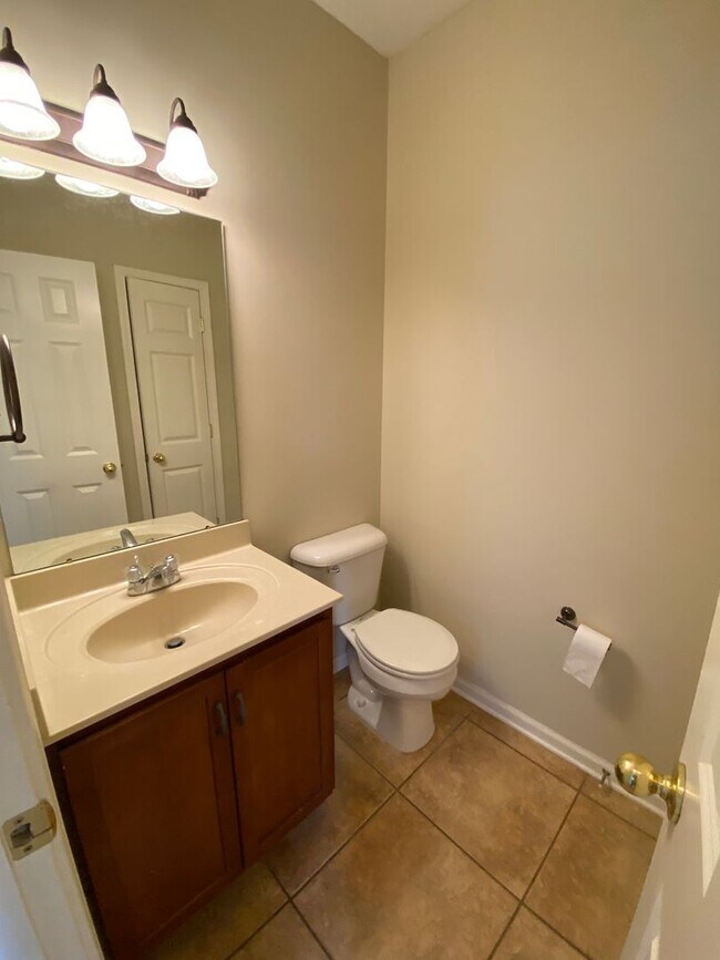 Building Photo - LARGE AND SPACIOUS HOME IN BARTLETT/ARLINGTON