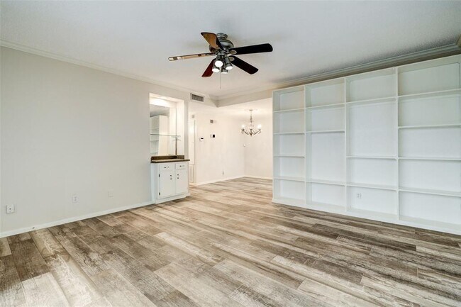 Building Photo - 1100 Augusta Dr