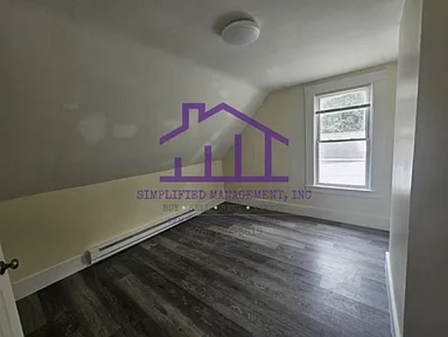 Building Photo - 5-Bedroom, 1-bathroom Unit available in Dover, NH!