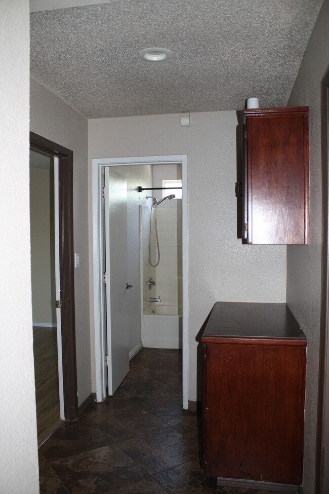 Building Photo - 2119 Foxglove Ct
