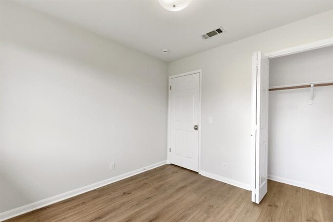 Building Photo - 906 Jasmine Trail