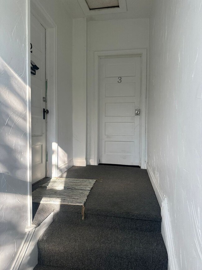 Building Photo - 113 N 6th St