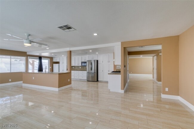 Building Photo - 3966 Green Leaf Dr
