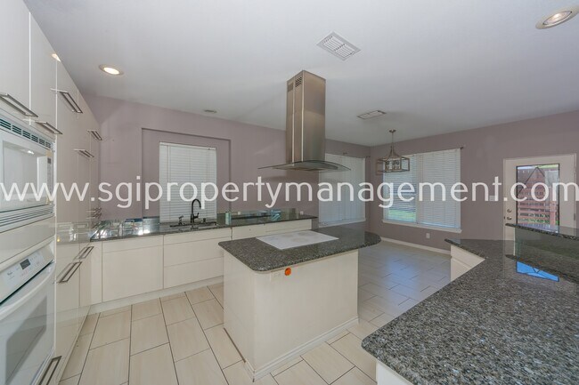 Building Photo - 6001 Pinwood Cir