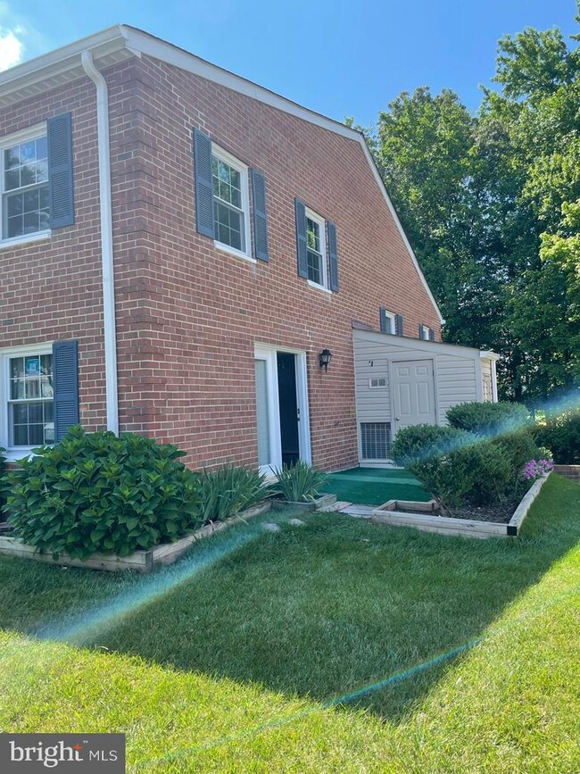 Building Photo - 9645 Homestead Ct