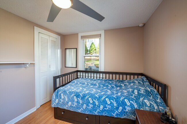 Building Photo - 21 Edge Hill Rd