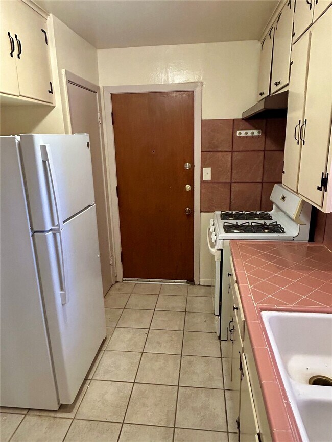 Building Photo - 1411 Indiana St