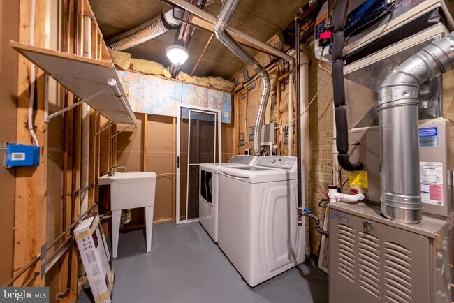 Building Photo - 1308 McLean Crest Ct