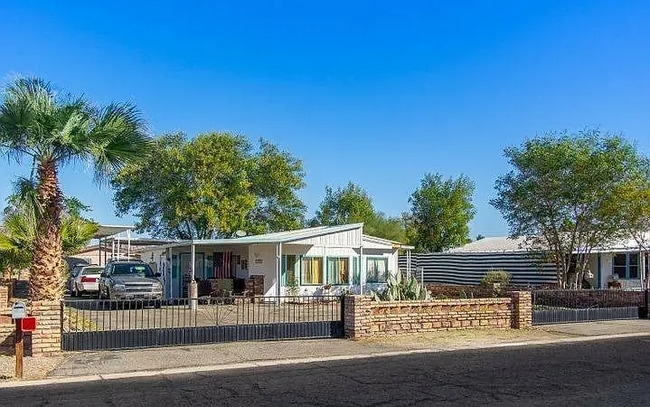 Primary Photo - 13554 E 45th St