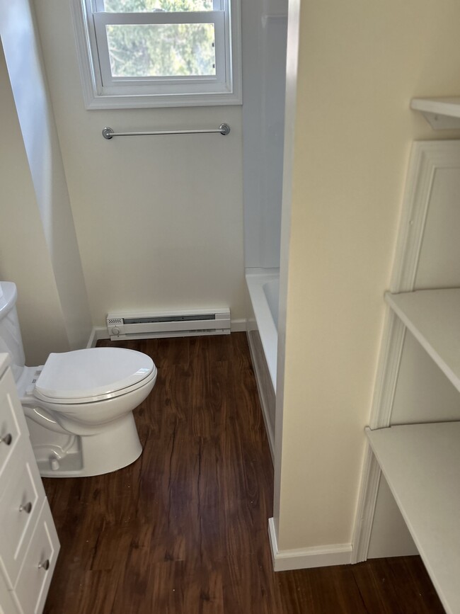 2nd floor full bathroom. 8x6 - 3807 PA-378