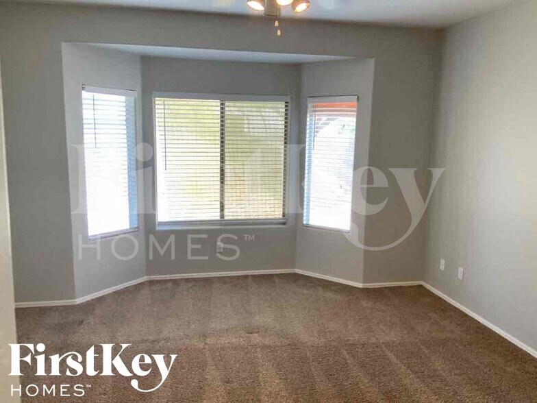 Building Photo - 3032 E Pinto Valley Rd