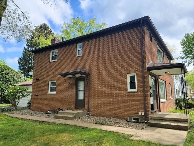 Building Photo - 1679 Tanglewood Dr