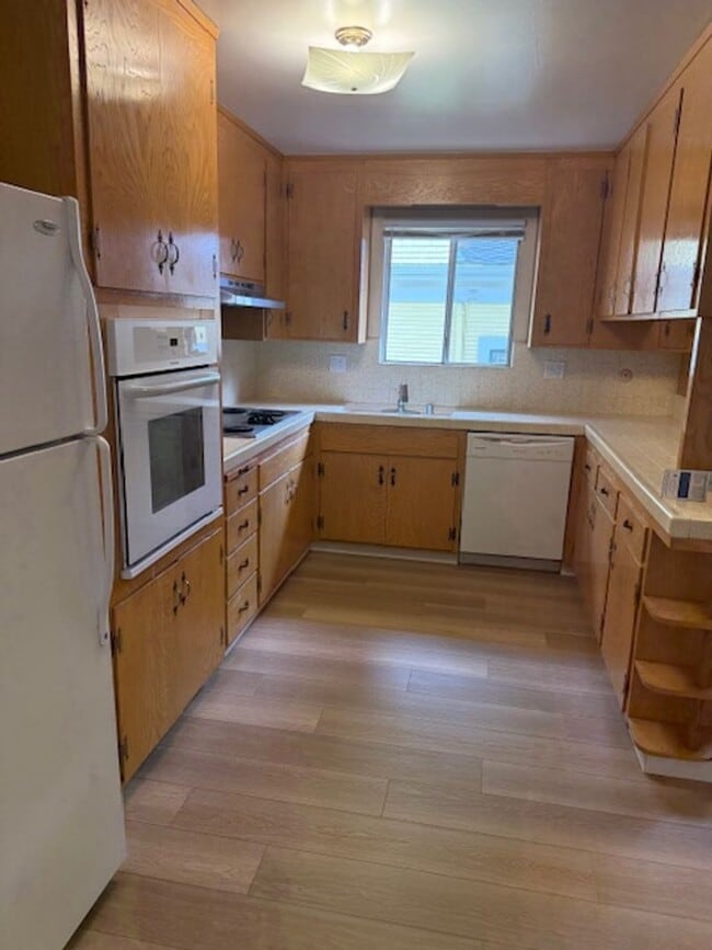 Building Photo - Large Three bedroom two bath home walking distance to downtown Monterey, DLI, MIIS and the Warf