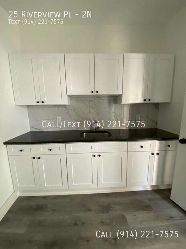 Building Photo - 25 Riverview Pl