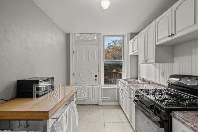 Building Photo - 4036 Flad Ave