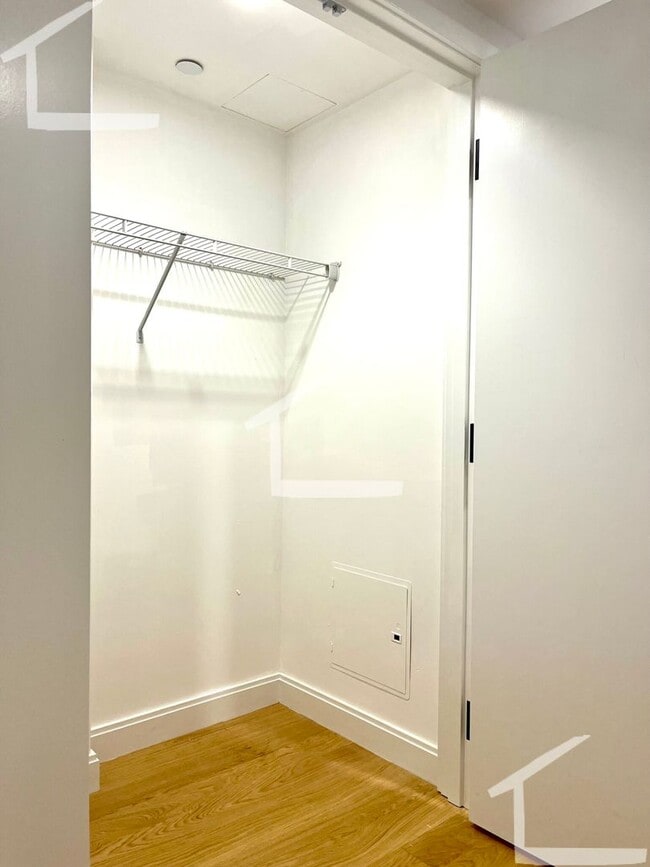 Building Photo - No Brokers Fee, In-Unit Washer and Dryer, Central Heat/AC, All New, Parking for Rent