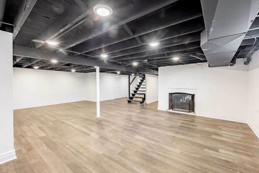 Building Photo - 4120 Greenbrier Ln