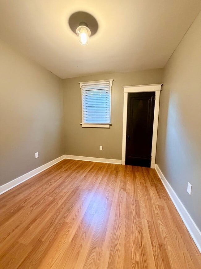 Building Photo - 5612 Beacon St