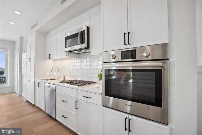 Building Photo - 923 V St NW