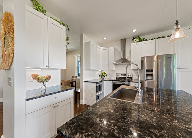 Building Photo - 179 Goldfinch Ln