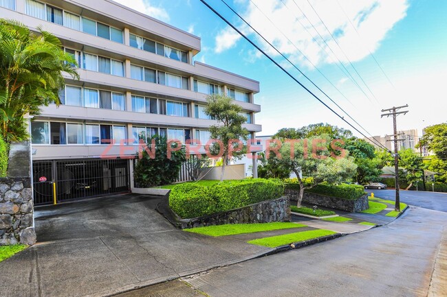 Building Photo - 2 bedroom, 1 bath unit with 1 parking stal...