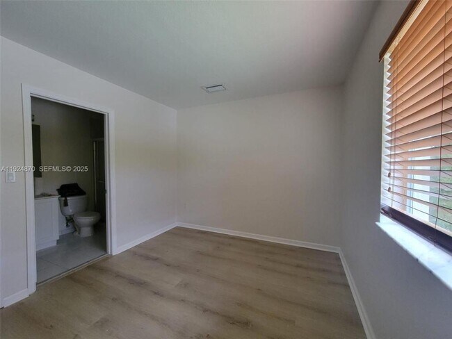 Building Photo - 17339 NW 7th Ave