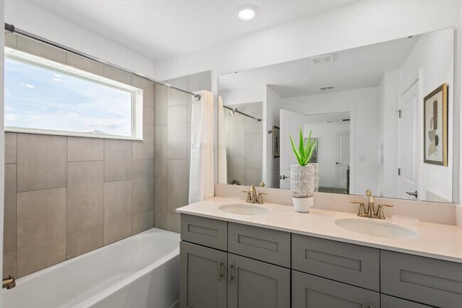 Building Photo - 2641 Scrapbook St