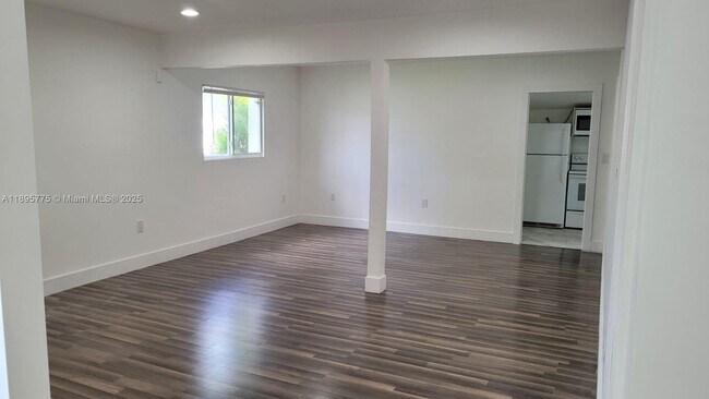 Building Photo - 228 NW 35th St