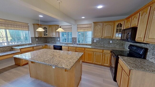 Building Photo - 5913 E Tiber Dr