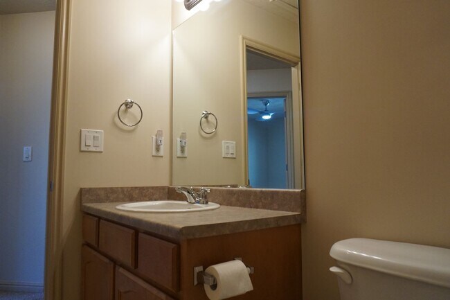 Building Photo - Beautiful Pleasant Grove 6 Bedroom With Mo...