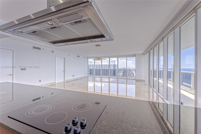 Building Photo - 1830 S Ocean Dr