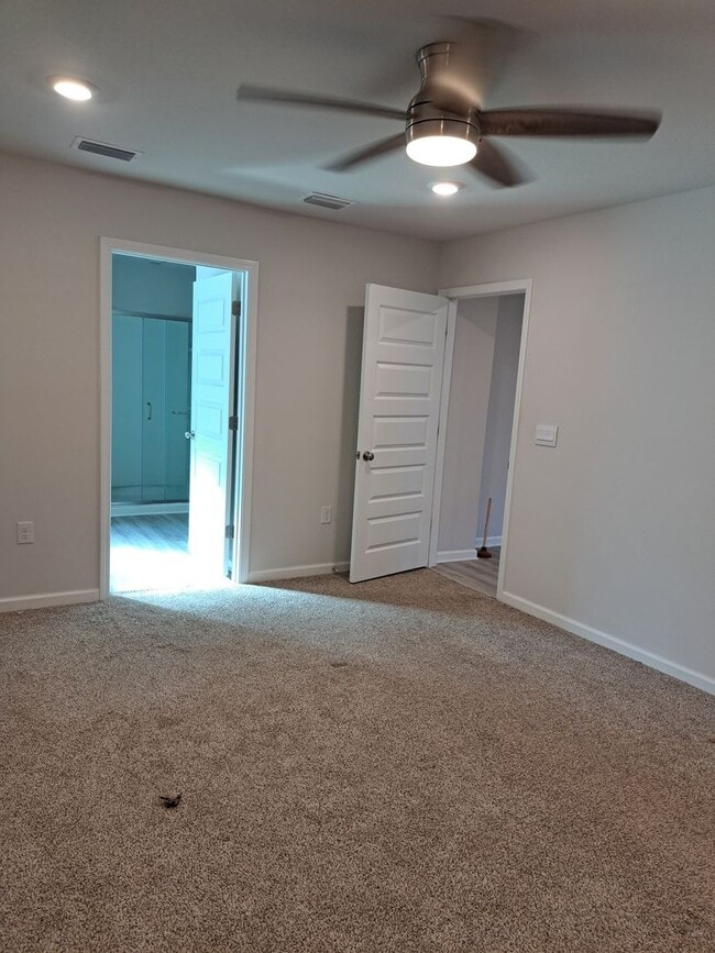 Building Photo - 4897 Shurer Ln
