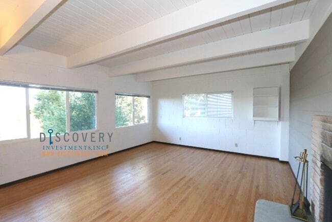 Building Photo - Mid-Century Modern 3 Bedroom Home in Montclair