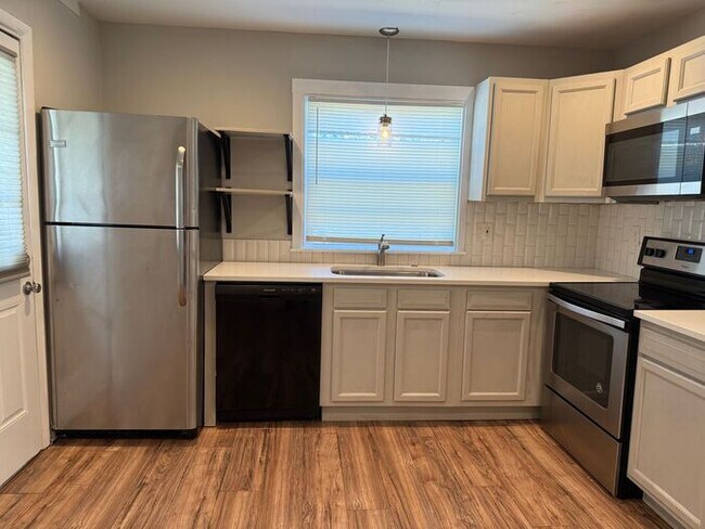 Building Photo - 3 Bedroom in East Nashville!
