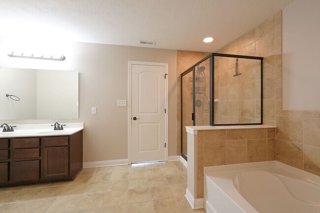 Building Photo - Beautiful 3 Bedroom House in Quiet Auburn ...