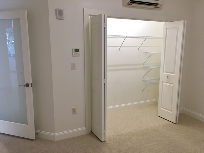 Building Photo - 875 Elm St