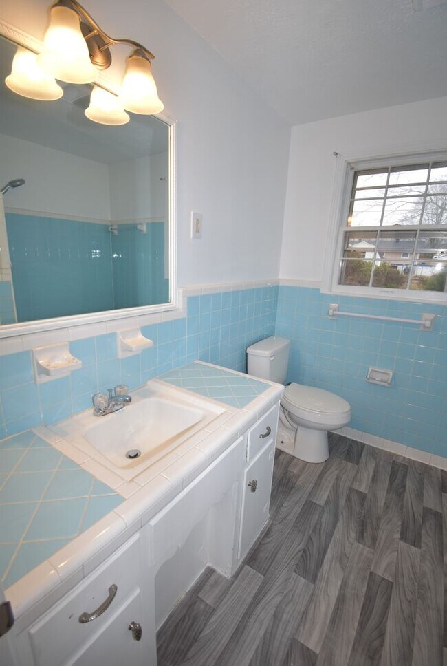 Building Photo - 3 Bedroom Pet Friendly Home For Rent!