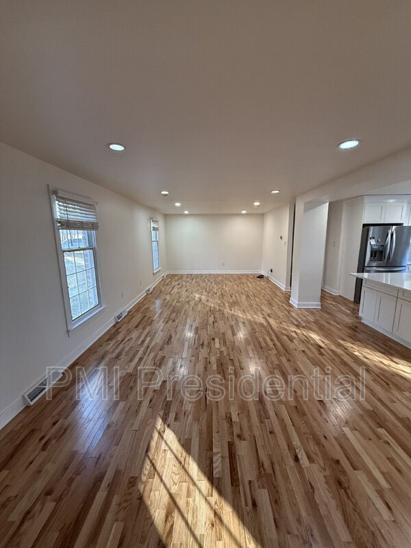 Building Photo - 15900 Beach Rd