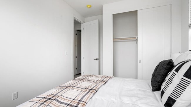 Building Photo - 2806 Chattleton Ln